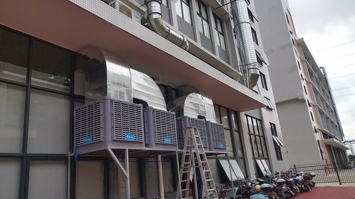 塑胶玩具厂车间降…